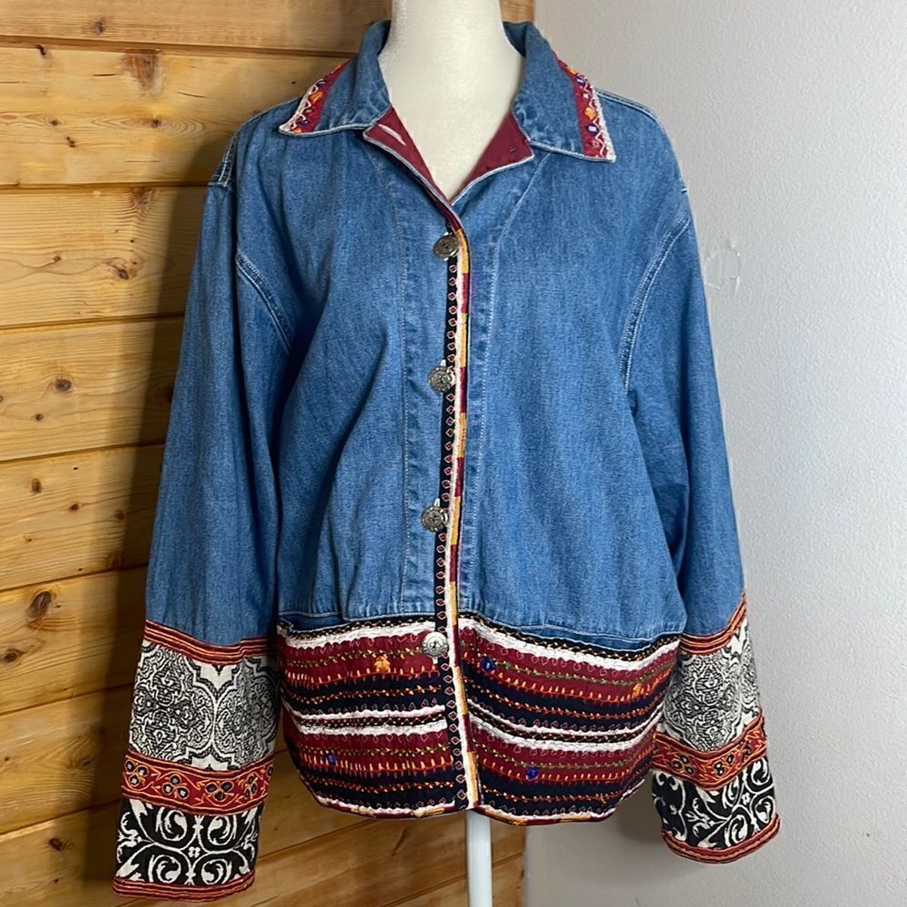 Chico’s design Jean jacket.  Size 2* see Chicos sizing chart in photos.